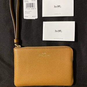 Authentic Coach Corner Zip Wristlet (Tan/Cognac)